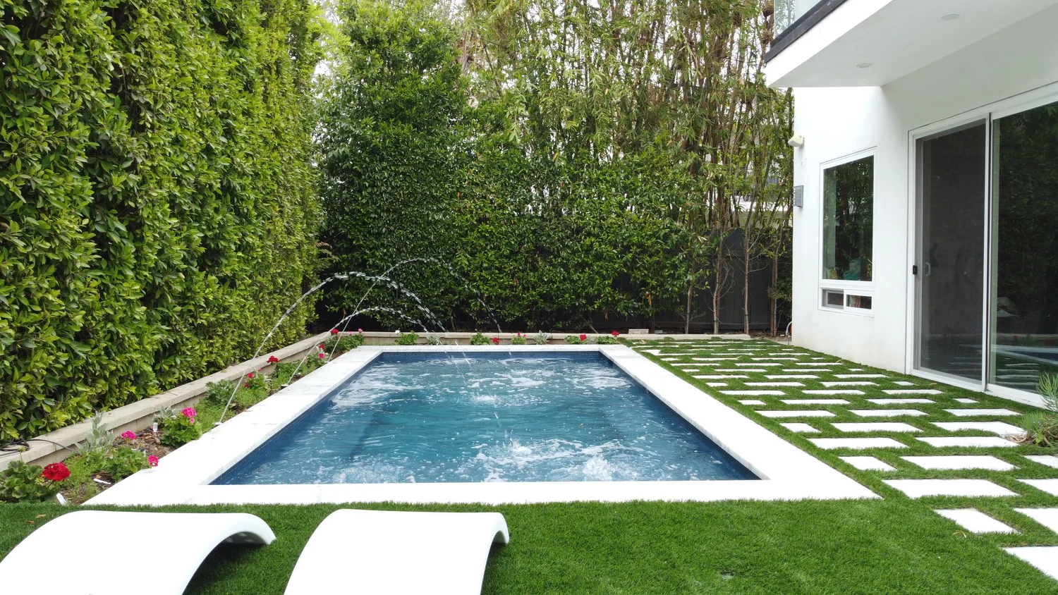 Pool Construction vs Pool Renovation: Which is Right for Your Home?