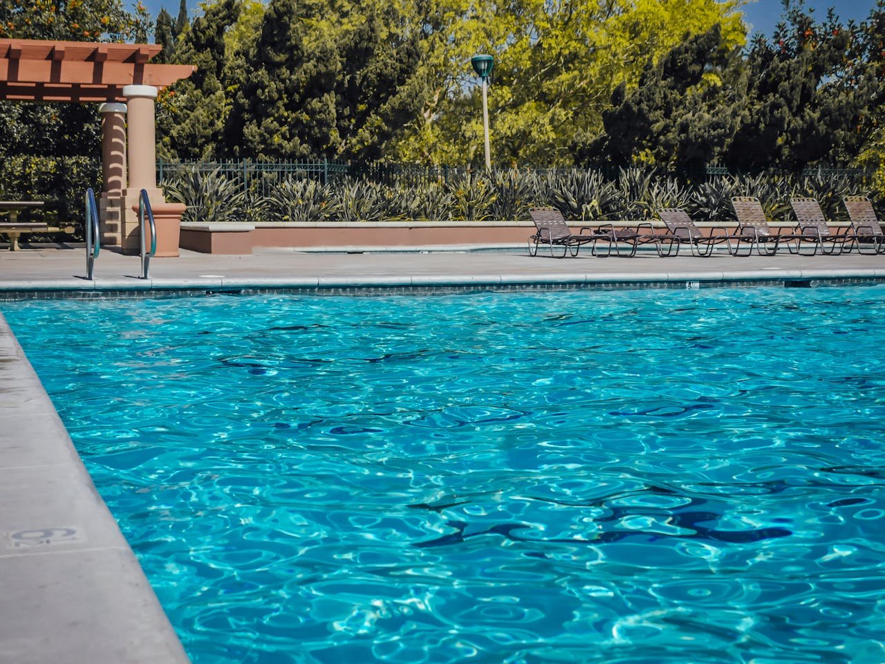 Choosing Between Pool Remodeling and New Pool Construction