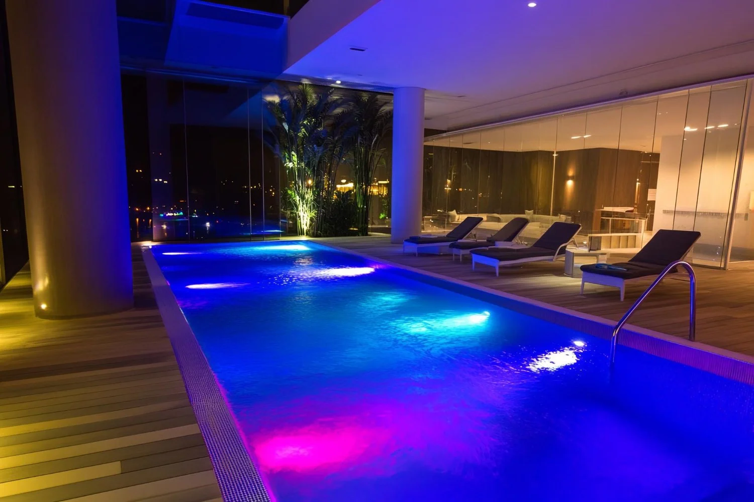 Engineering LED Lighting for Pool Construction in Los Angeles Flat Yards