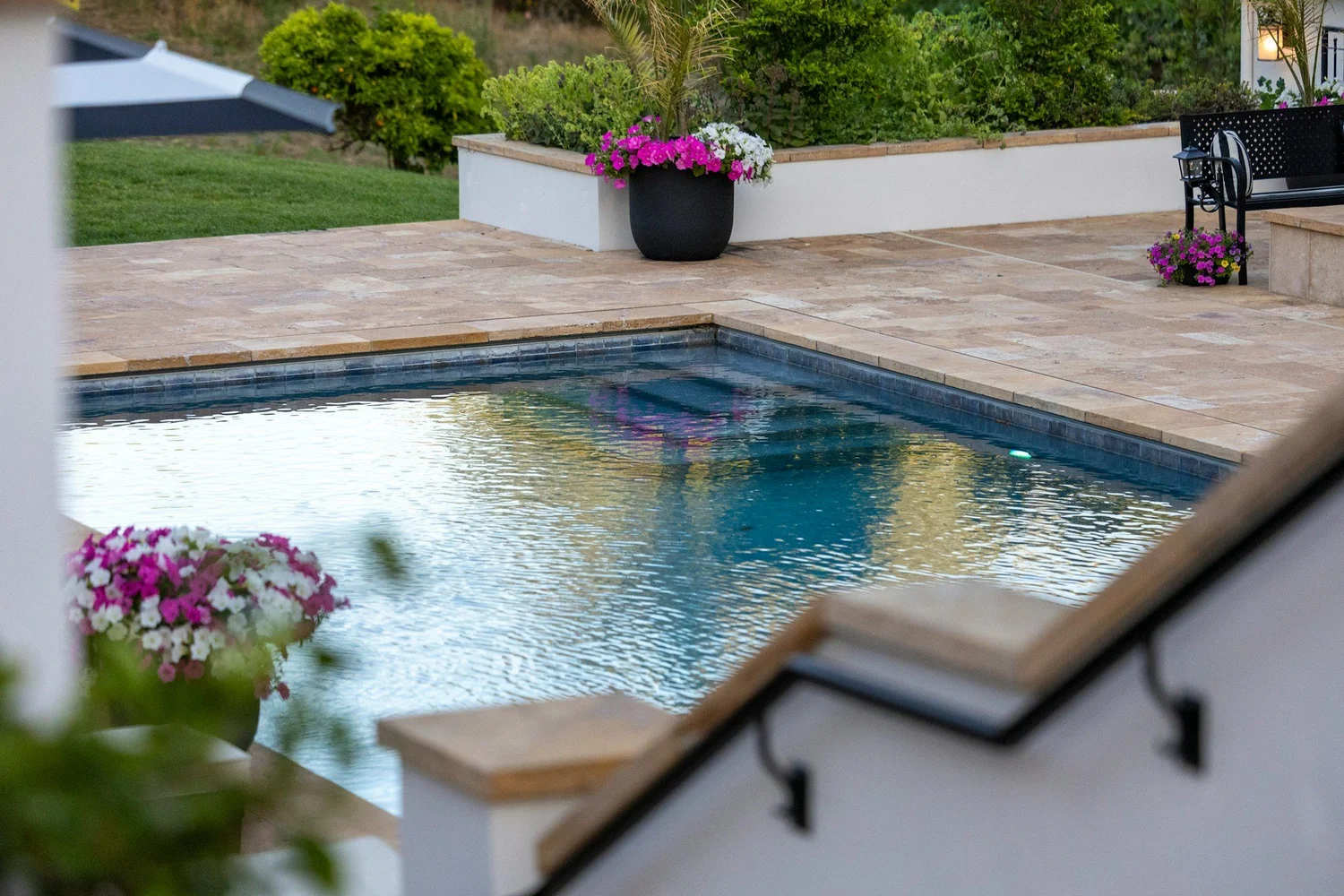 Late-Summer Pool Builders in Valencia: Planning Ahead for Next Season