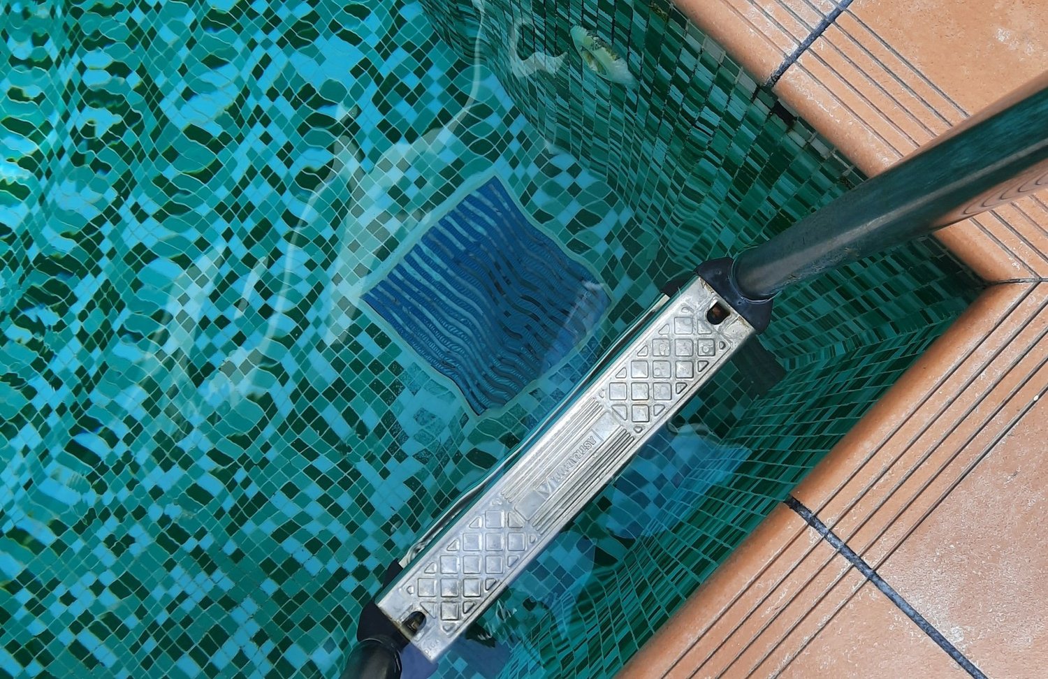 Designing Pool Drainage Systems for Los Angeles Concrete Decks