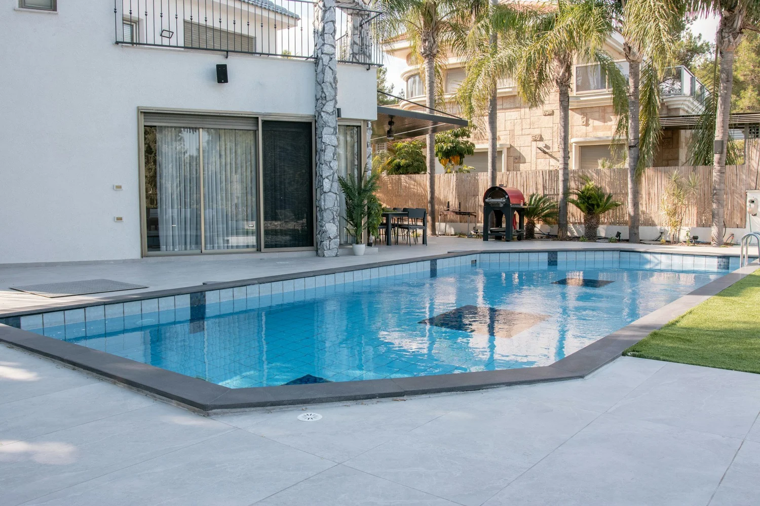 Planning Pool Construction in Los Angeles for Multi-Generational Families
